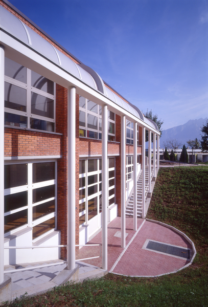 Brise-soleil e conca verde / Brise-soleil and green bowl.